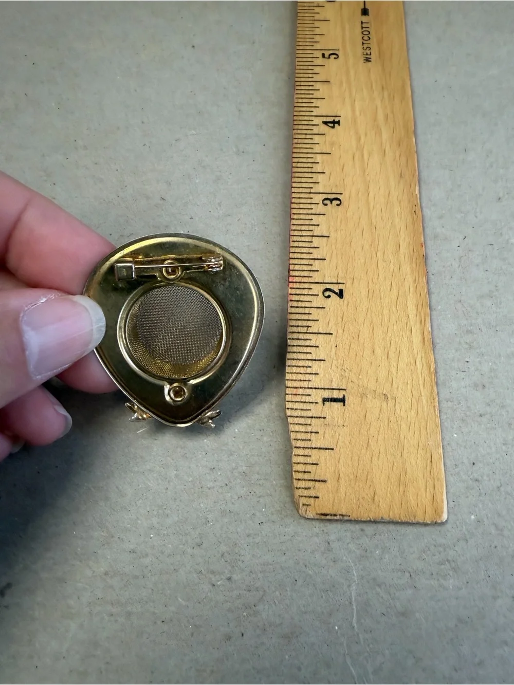 Vintage 80s Multicolor Goldtone Hat Brooch